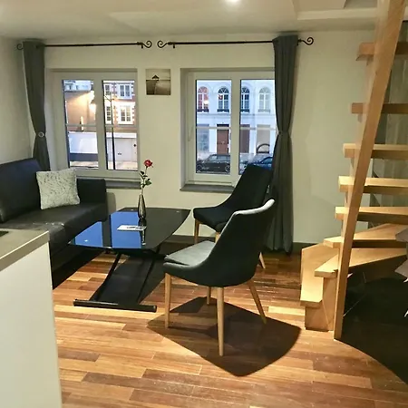 Little Plaza Apartment *